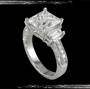 Ladies' Engagement Ring in 18K White Gold