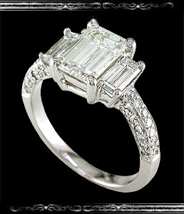 Ladies' Engagement ring in 18K White Gold