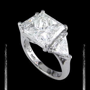 Ladies' Engagement Ring in 18K White Gold